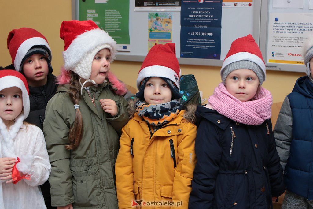 Przedszkolaki przygotowały świąteczne niespodzianki podopiecznym MOPR 12.12.2019] - zdjęcie #16 - eOstroleka.pl
