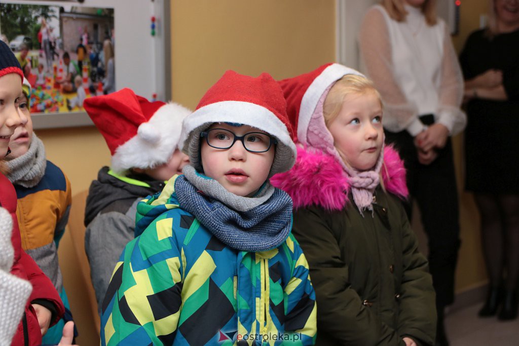 Przedszkolaki przygotowały świąteczne niespodzianki podopiecznym MOPR 12.12.2019] - zdjęcie #23 - eOstroleka.pl
