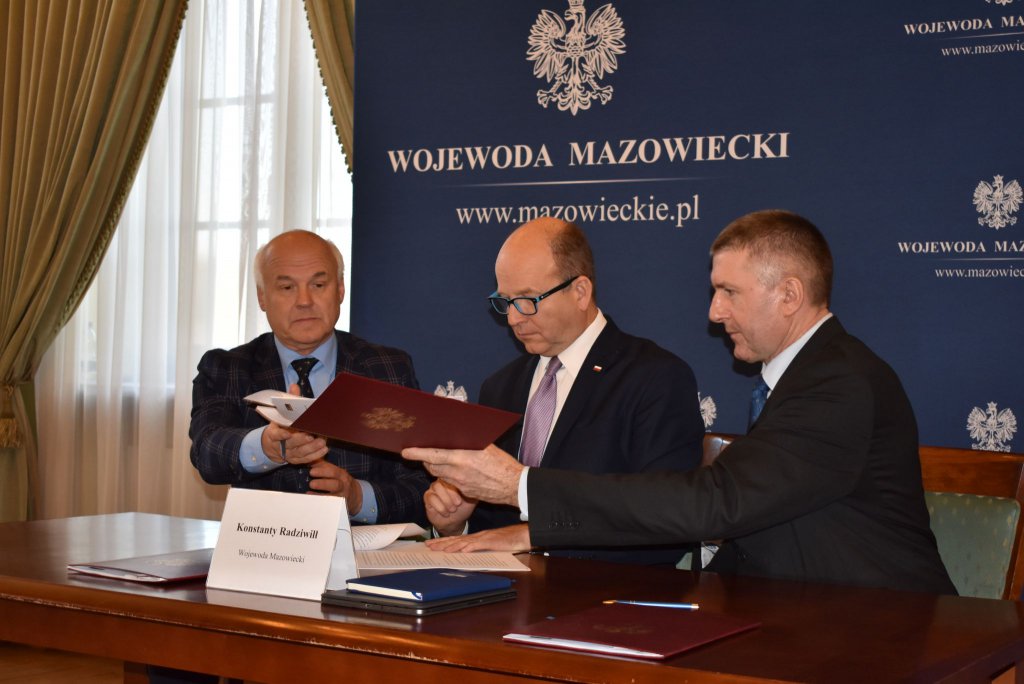 Umowy na inwestycje z Funduszu Dróg Samorządowych uroczyście podpisane [13.12.2019] - zdjęcie #2 - eOstroleka.pl