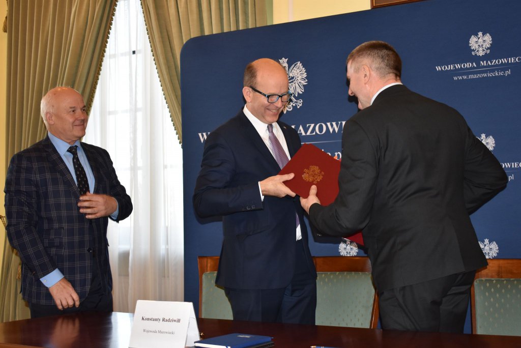 Umowy na inwestycje z Funduszu Dróg Samorządowych uroczyście podpisane [13.12.2019] - zdjęcie #3 - eOstroleka.pl
