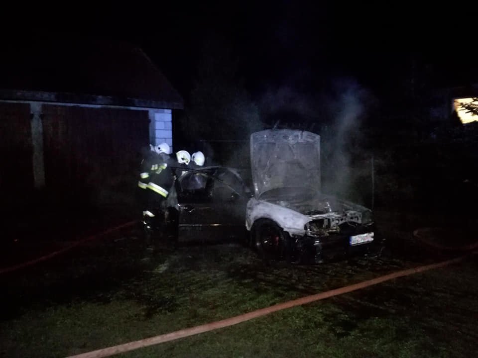 Pożar samochody we wsi Długie [14.12.2019] - zdjęcie #2 - eOstroleka.pl