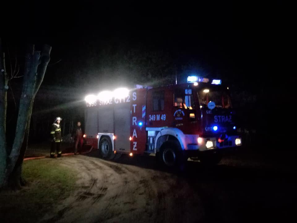 Pożar samochody we wsi Długie [14.12.2019] - zdjęcie #4 - eOstroleka.pl