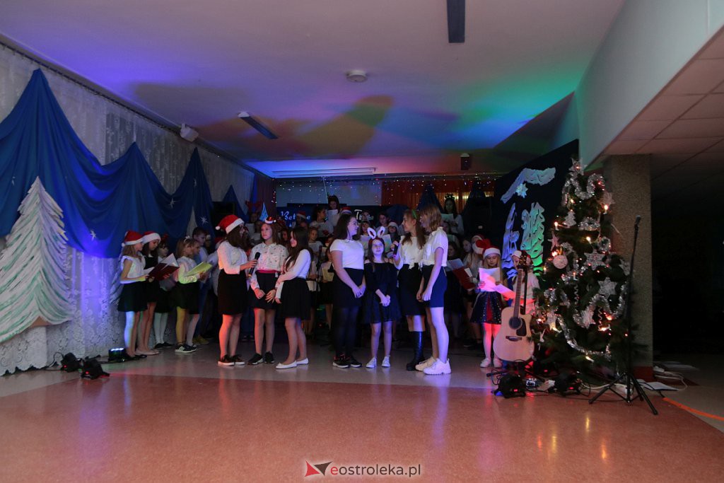 „Wyśpiewali” stroje dla szkolnego chóru [17.12.2019] - zdjęcie #1 - eOstroleka.pl
