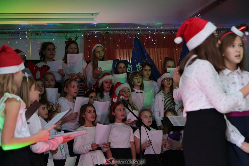 „Wyśpiewali” stroje dla szkolnego chóru [17.12.2019] - zdjęcie #138 - eOstroleka.pl