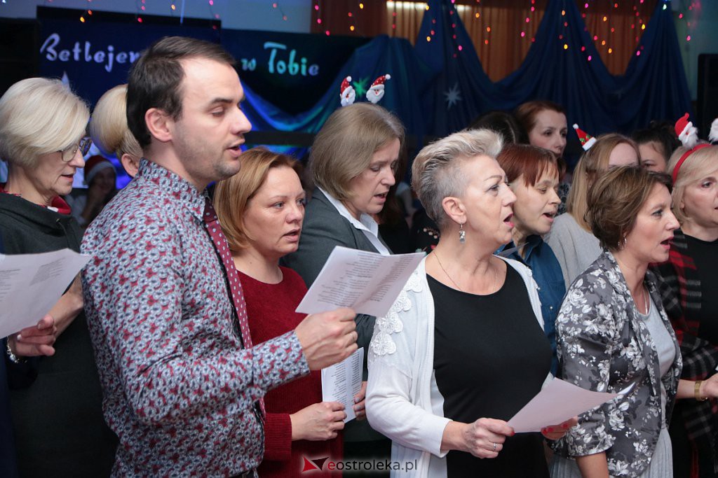 „Wyśpiewali” stroje dla szkolnego chóru [17.12.2019] - zdjęcie #96 - eOstroleka.pl
