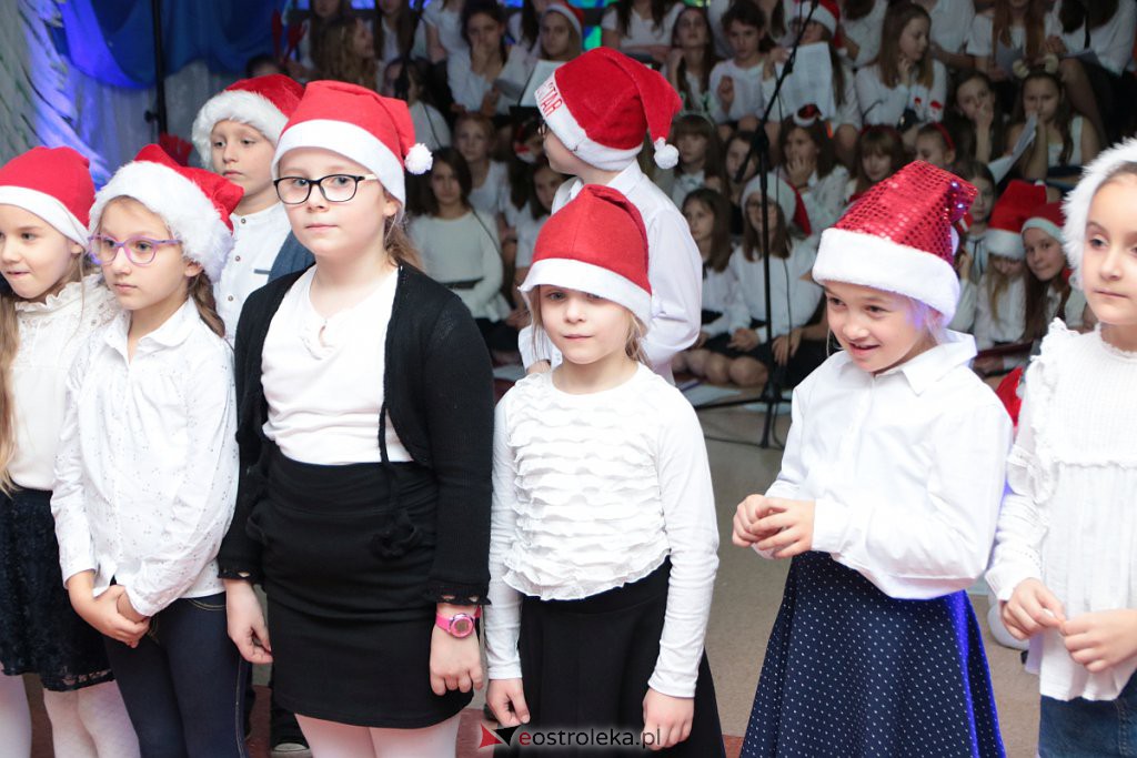 „Wyśpiewali” stroje dla szkolnego chóru [17.12.2019] - zdjęcie #64 - eOstroleka.pl