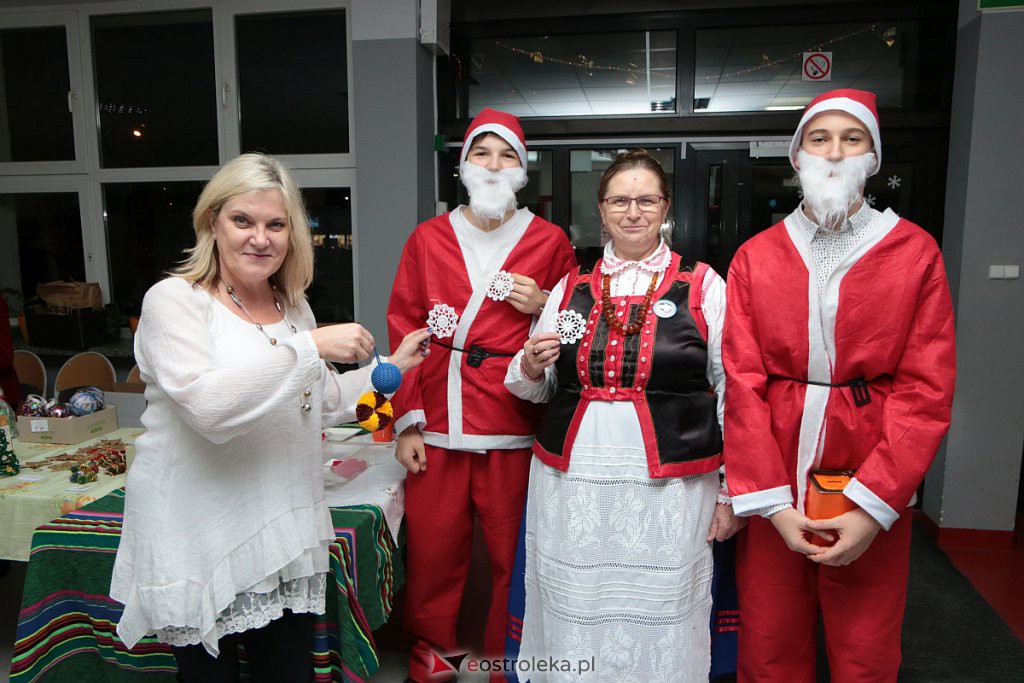 „Wyśpiewali” stroje dla szkolnego chóru [17.12.2019] - zdjęcie #12 - eOstroleka.pl
