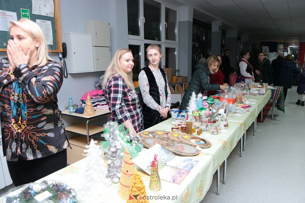 „Wyśpiewali” stroje dla szkolnego chóru [17.12.2019] - zdjęcie #1 - eOstroleka.pl