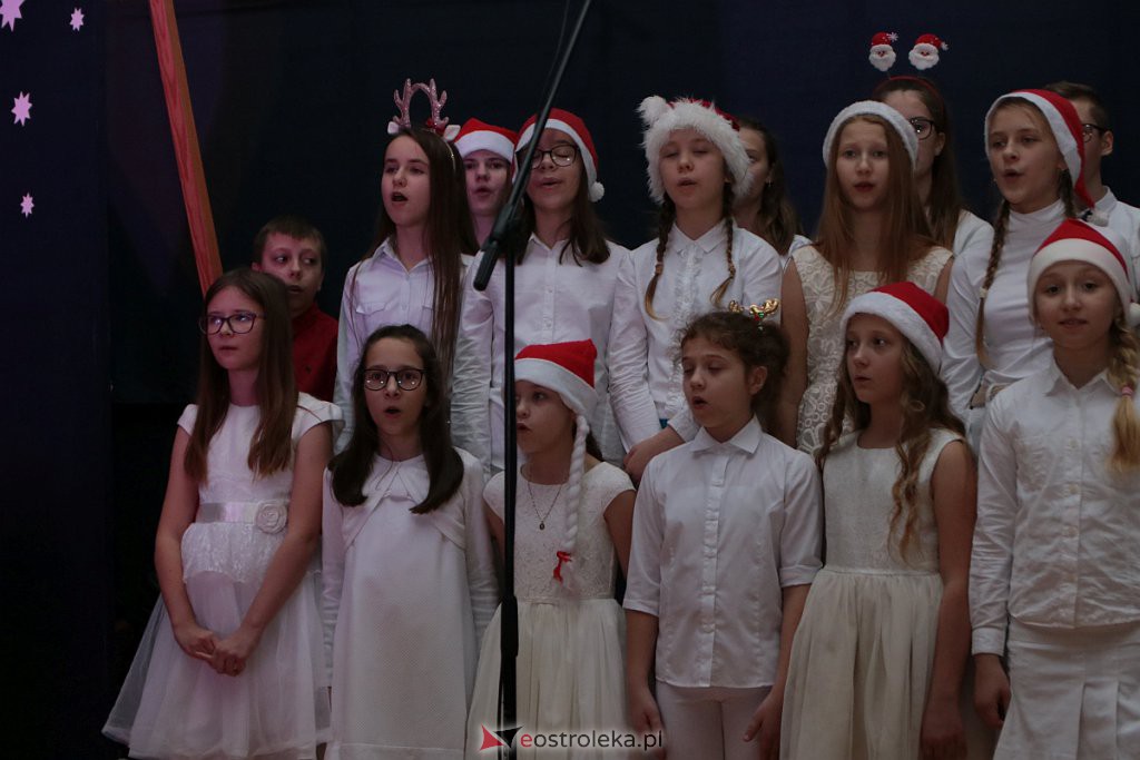 „Promyki Dziesiątki” w bożonarodzeniowych jasełkach [19.12.2019] - zdjęcie #17 - eOstroleka.pl