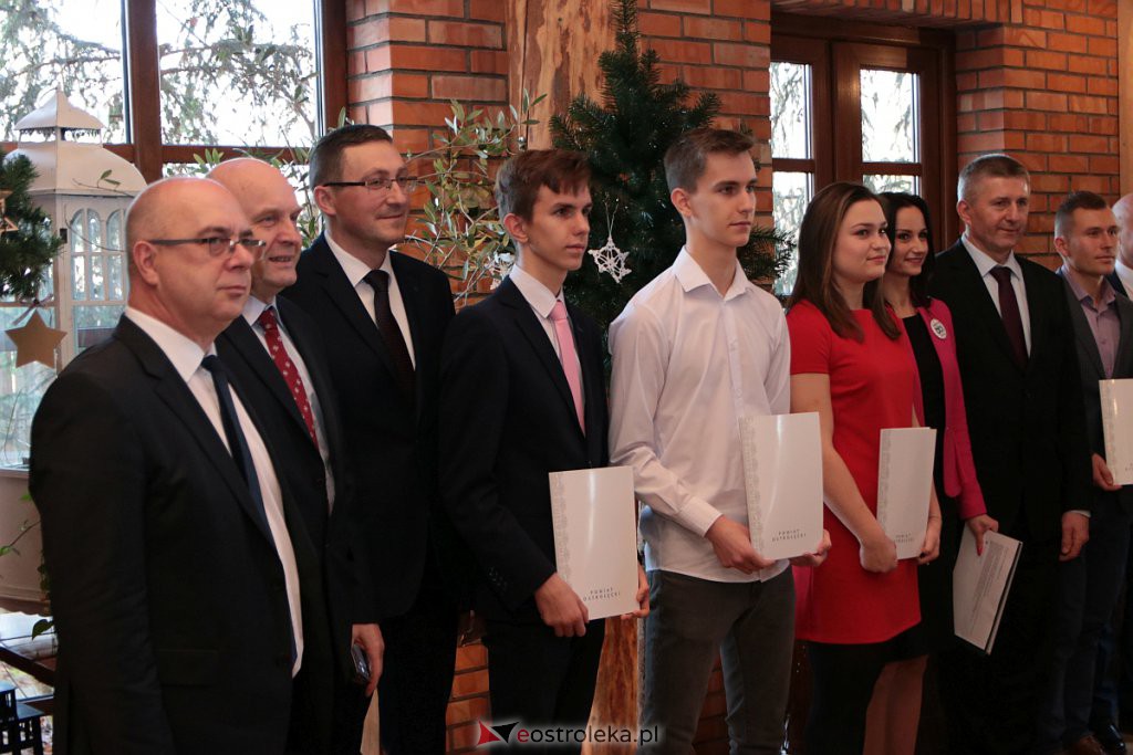 Wręczenie dorocznych i okolicznościowych nagród starosty ostrołęckiego za rok 2019 [20.12.2019] - zdjęcie #51 - eOstroleka.pl
