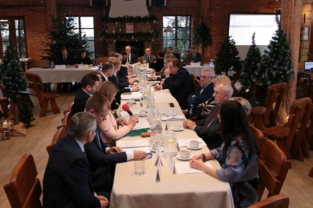 XIV sesja Rady Powiatu w Ostrołęce [20.12.2019] - zdjęcie #1 - eOstroleka.pl