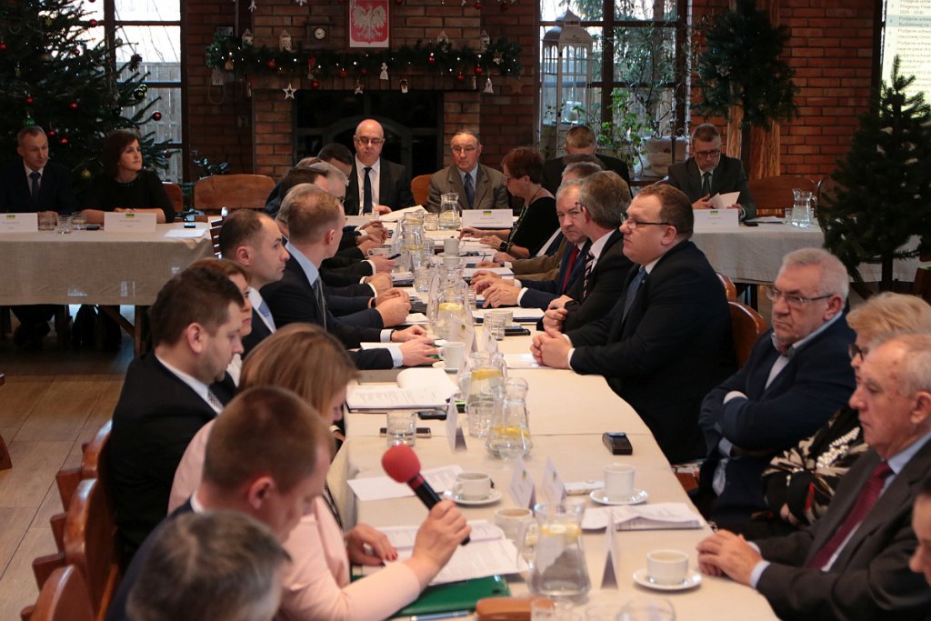 XIV sesja Rady Powiatu w Ostrołęce [20.12.2019] - zdjęcie #3 - eOstroleka.pl