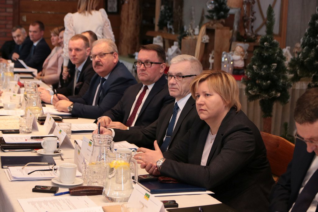 XIV sesja Rady Powiatu w Ostrołęce [20.12.2019] - zdjęcie #27 - eOstroleka.pl