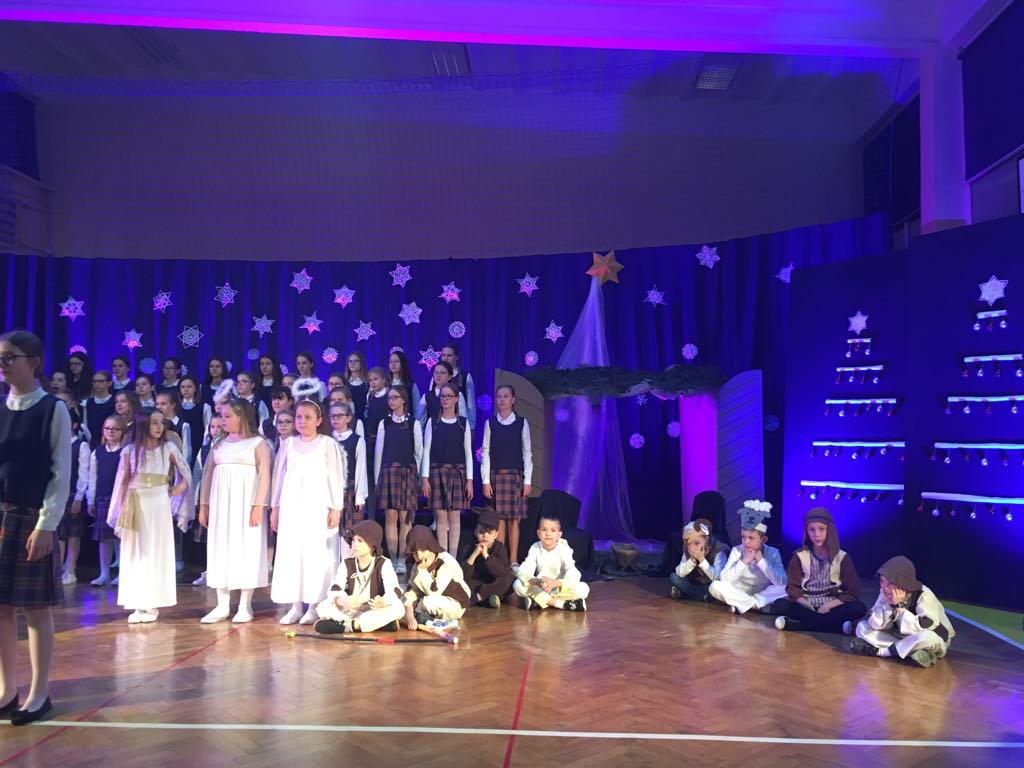 Tradycyjne jasełka w SP nr 1 [21.12.2019] - zdjęcie #13 - eOstroleka.pl