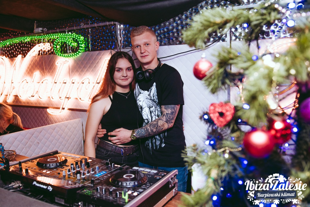 II dzień świąt w Clubie Ibiza Zalesie - Jadą! Jadą! MALOS & Paff Dee [26.12.2019] - zdjęcie #8 - eOstroleka.pl