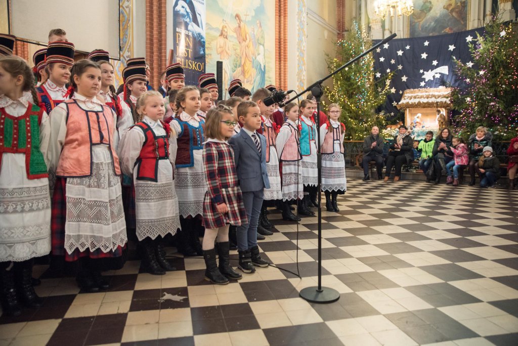Zespół Pieśni i Tańca Kurpie kolędował w Rzekuniu [08.01.2020] - zdjęcie #15 - eOstroleka.pl