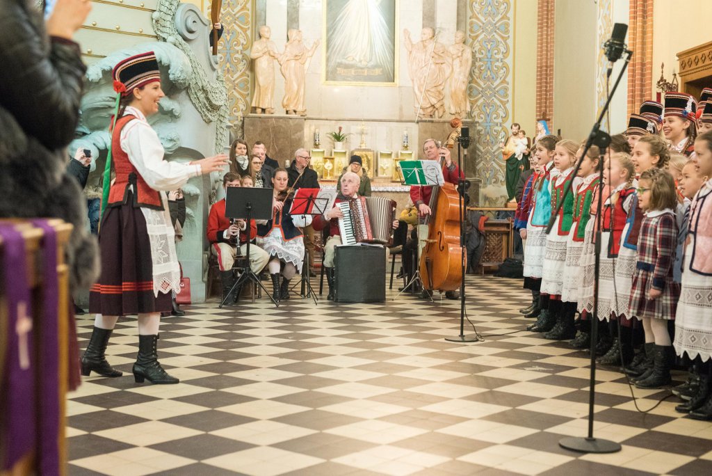 Zespół Pieśni i Tańca Kurpie kolędował w Rzekuniu [08.01.2020] - zdjęcie #13 - eOstroleka.pl