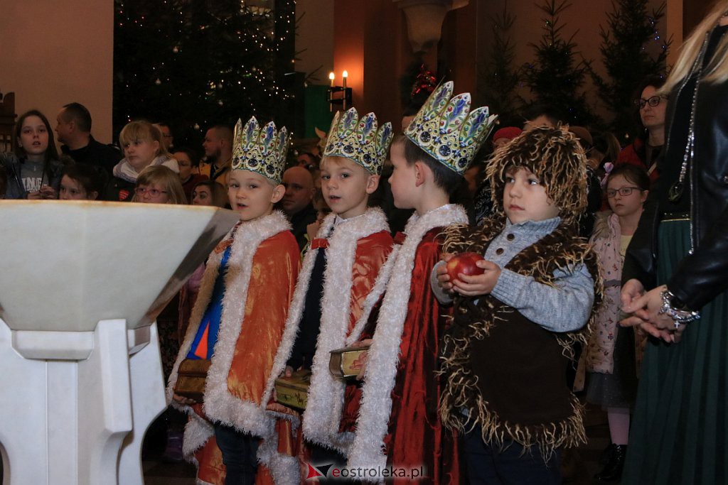 Kolędowanie w kościele pw. Zbawiciela Świata [12.01.2020] - zdjęcie #19 - eOstroleka.pl