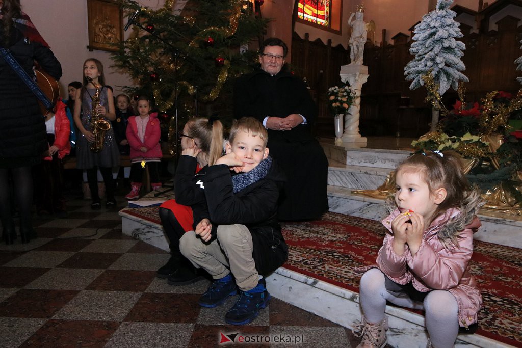 Kolędowanie w kościele pw. Zbawiciela Świata [12.01.2020] - zdjęcie #43 - eOstroleka.pl
