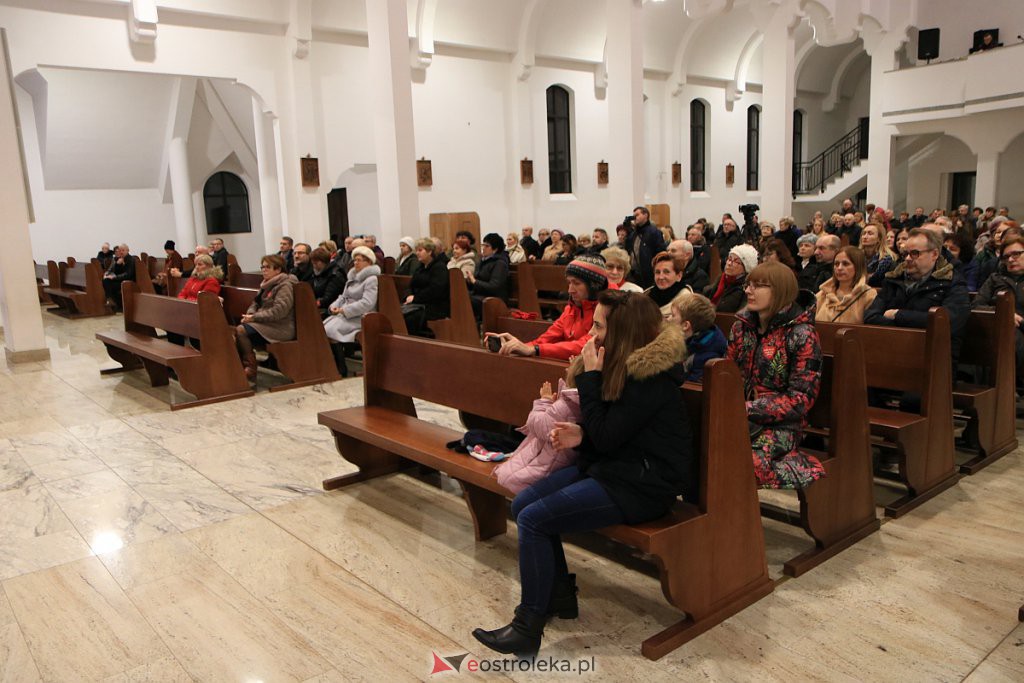 Koncert kolęd Ostrołęckiego Chóru Kameralnego w kościele pw. św. Franciszka z Asyżu [12.01.2020] - zdjęcie #6 - eOstroleka.pl