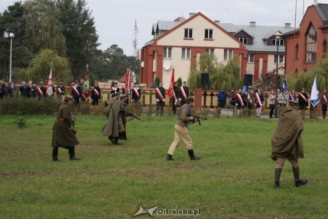 Uroczystości nadania imienia w ginmnzajum nr 2 (01.10.2010) - zdjęcie #32 - eOstroleka.pl