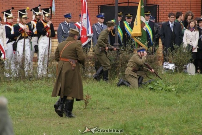 Uroczystości nadania imienia w ginmnzajum nr 2 (01.10.2010) - zdjęcie #31 - eOstroleka.pl