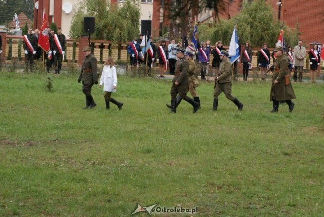 Uroczystości nadania imienia w ginmnzajum nr 2 (01.10.2010) - zdjęcie #27 - eOstroleka.pl