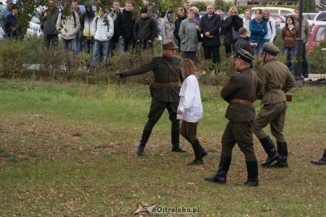 Uroczystości nadania imienia w ginmnzajum nr 2 (01.10.2010) - zdjęcie #26 - eOstroleka.pl