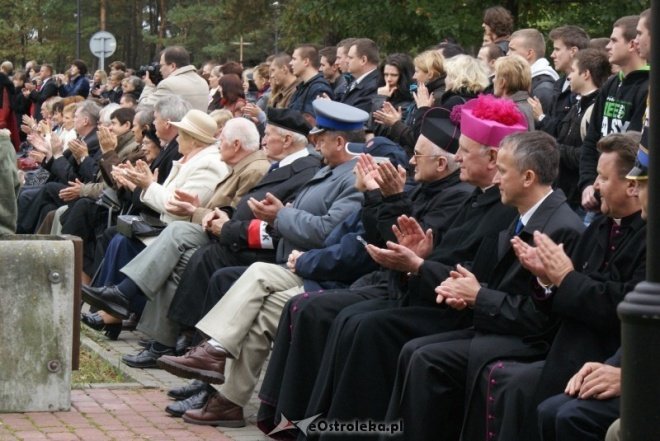 Uroczystości nadania imienia w ginmnzajum nr 2 (01.10.2010) - zdjęcie #101 - eOstroleka.pl