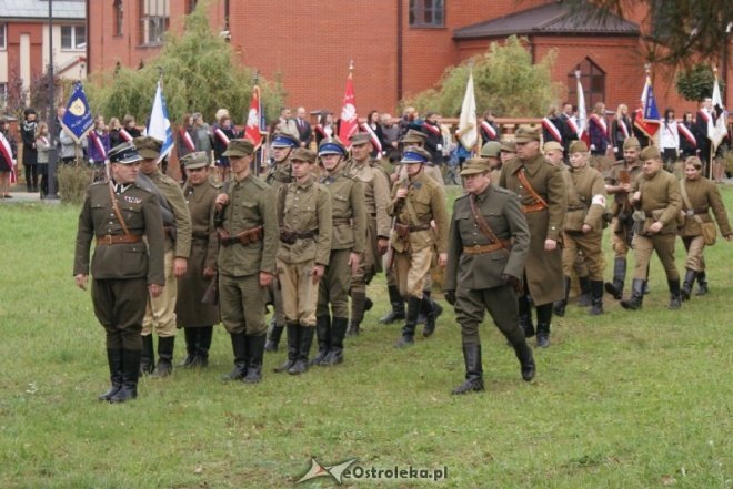 Uroczystości nadania imienia w ginmnzajum nr 2 (01.10.2010) - zdjęcie #96 - eOstroleka.pl