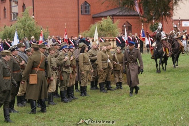 Uroczystości nadania imienia w ginmnzajum nr 2 (01.10.2010) - zdjęcie #95 - eOstroleka.pl