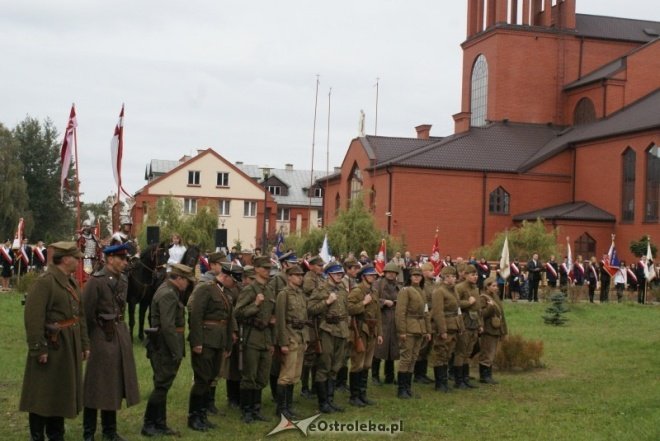 Uroczystości nadania imienia w ginmnzajum nr 2 (01.10.2010) - zdjęcie #93 - eOstroleka.pl