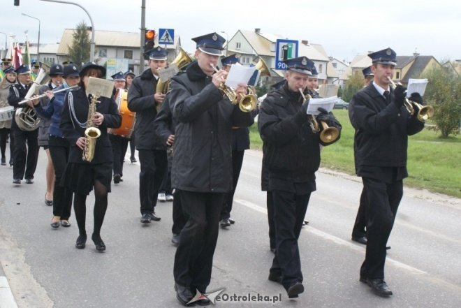 Uroczystości nadania imienia w ginmnzajum nr 2 (01.10.2010) - zdjęcie #84 - eOstroleka.pl