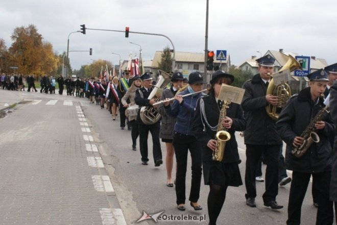 Uroczystości nadania imienia w ginmnzajum nr 2 (01.10.2010) - zdjęcie #83 - eOstroleka.pl