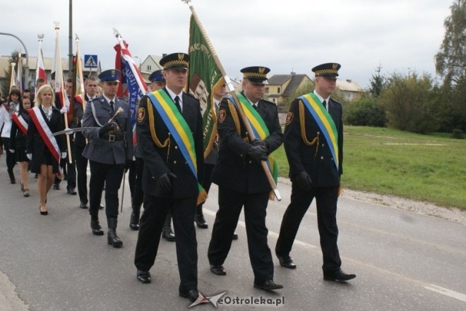 Uroczystości nadania imienia w ginmnzajum nr 2 (01.10.2010) - zdjęcie #77 - eOstroleka.pl