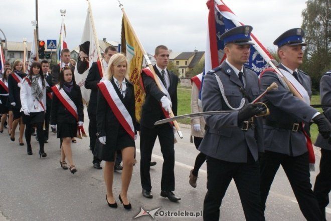 Uroczystości nadania imienia w ginmnzajum nr 2 (01.10.2010) - zdjęcie #76 - eOstroleka.pl