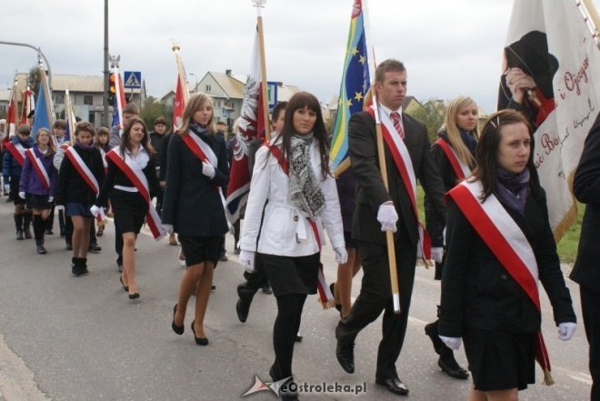 Uroczystości nadania imienia w ginmnzajum nr 2 (01.10.2010) - zdjęcie #74 - eOstroleka.pl