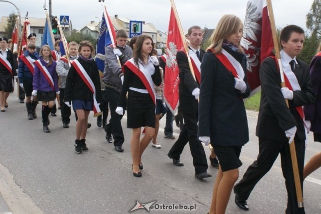 Uroczystości nadania imienia w ginmnzajum nr 2 (01.10.2010) - zdjęcie #72 - eOstroleka.pl