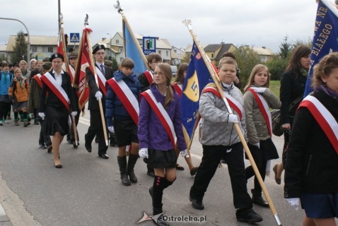 Uroczystości nadania imienia w ginmnzajum nr 2 (01.10.2010) - zdjęcie #70 - eOstroleka.pl
