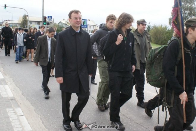 Uroczystości nadania imienia w ginmnzajum nr 2 (01.10.2010) - zdjęcie #63 - eOstroleka.pl