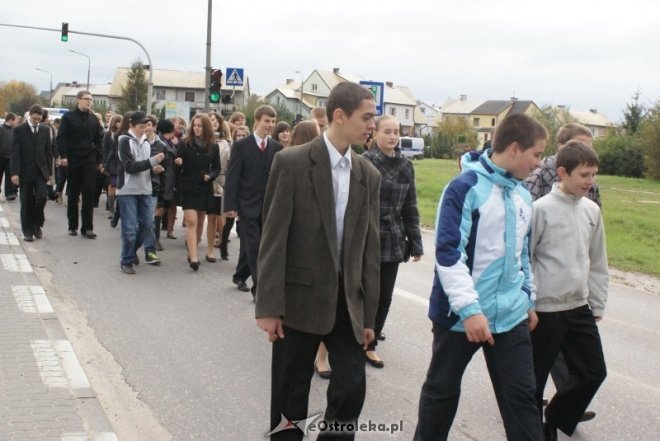 Uroczystości nadania imienia w ginmnzajum nr 2 (01.10.2010) - zdjęcie #62 - eOstroleka.pl