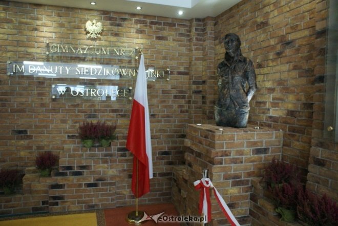 Uroczystości nadania imienia w ginmnzajum nr 2 (01.10.2010) - zdjęcie #59 - eOstroleka.pl