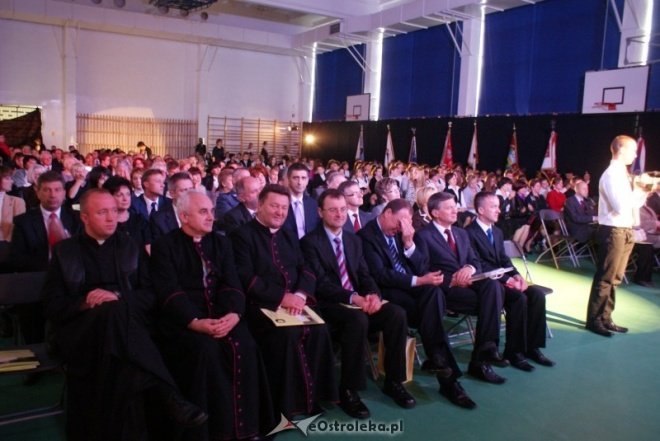 Uroczystości nadania imienia w ginmnzajum nr 2 (01.10.2010) - zdjęcie #52 - eOstroleka.pl