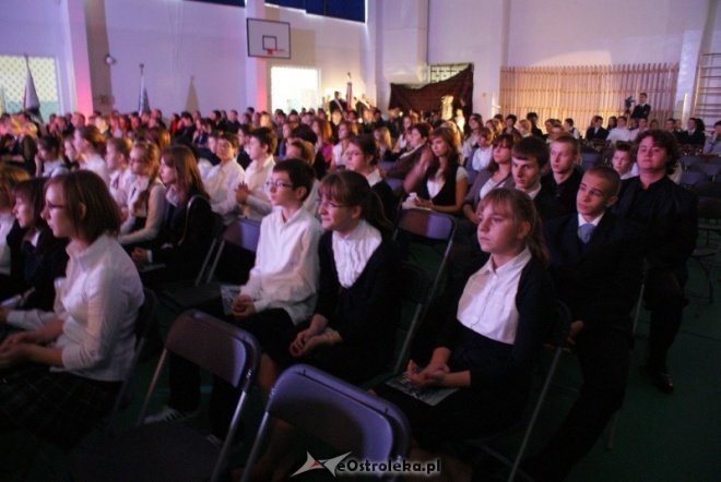 Uroczystości nadania imienia w ginmnzajum nr 2 (01.10.2010) - zdjęcie #20 - eOstroleka.pl