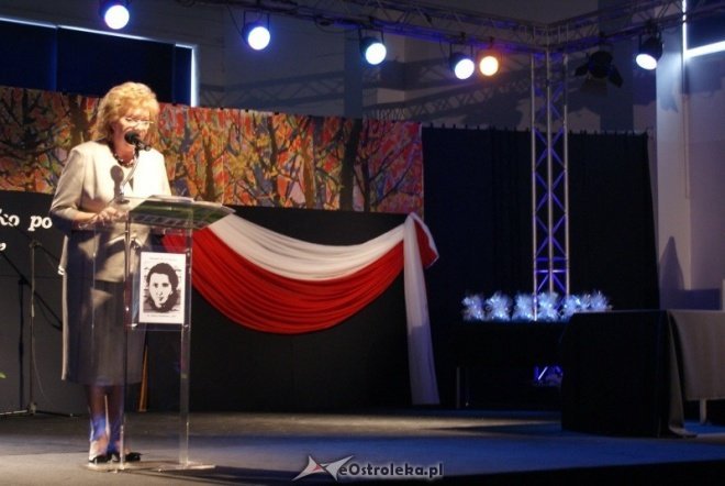 Uroczystości nadania imienia w ginmnzajum nr 2 (01.10.2010) - zdjęcie #19 - eOstroleka.pl