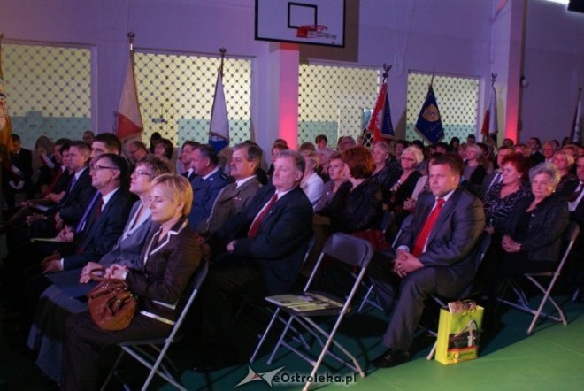 Uroczystości nadania imienia w ginmnzajum nr 2 (01.10.2010) - zdjęcie #18 - eOstroleka.pl