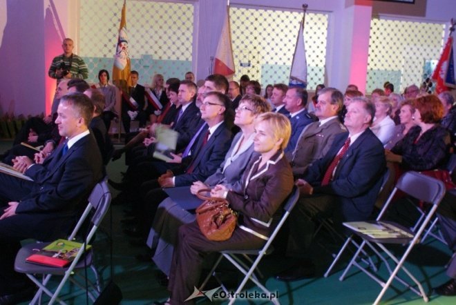Uroczystości nadania imienia w ginmnzajum nr 2 (01.10.2010) - zdjęcie #17 - eOstroleka.pl