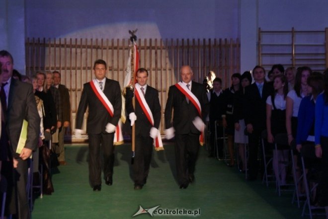 Uroczystości nadania imienia w ginmnzajum nr 2 (01.10.2010) - zdjęcie #11 - eOstroleka.pl