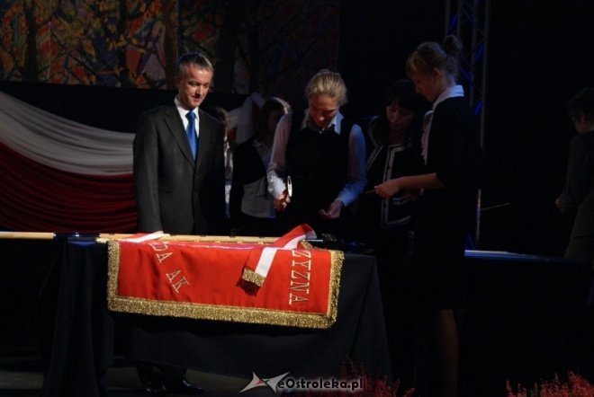 Uroczystości nadania imienia w ginmnzajum nr 2 (01.10.2010) - zdjęcie #6 - eOstroleka.pl