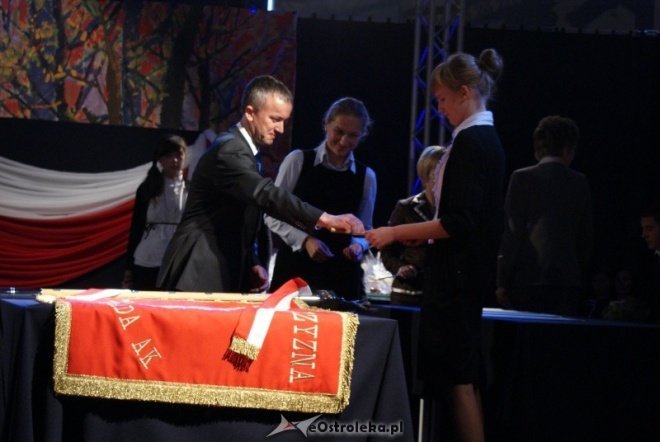 Uroczystości nadania imienia w ginmnzajum nr 2 (01.10.2010) - zdjęcie #5 - eOstroleka.pl